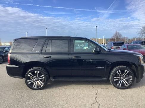 Used 2019 GMC Yukon SLT w/ Graphite Edition image 4