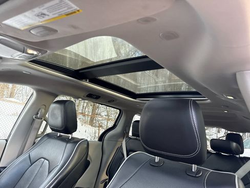 Used 2024 Chrysler Pacifica Limited image 22