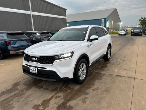 Used 2022 Kia Sorento LX AWD/4WD image 1