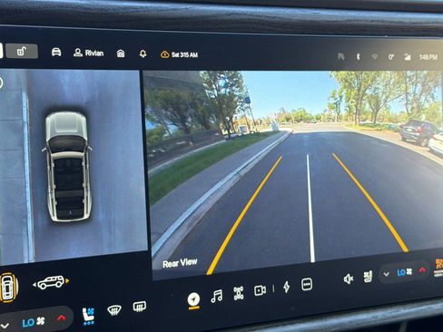 Used 2022 Rivian R1S Launch Edition image 26