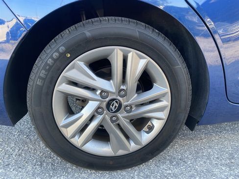 Used 2019 Hyundai Elantra SEL FWD image 27