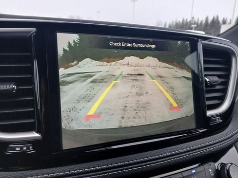 New 2026 Chrysler Pacifica Select image 17