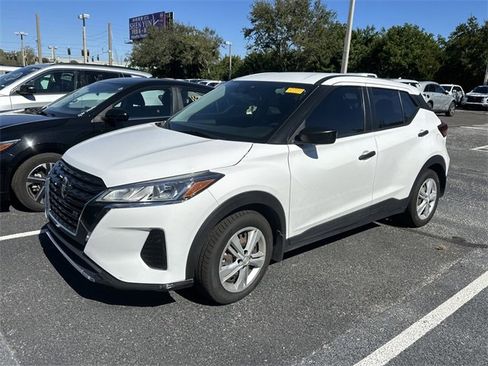 Used 2021 Nissan Kicks S image 3