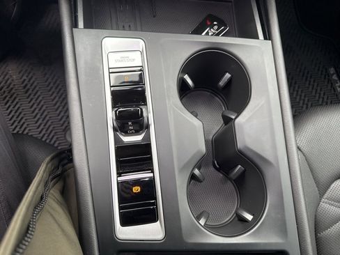 Certified 2025 Volkswagen Atlas Cross Sport SE image 18