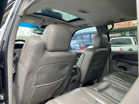 Used 2003 Chevrolet Suburban 2500 LT w/ LT Preferred Equipment Group image 11