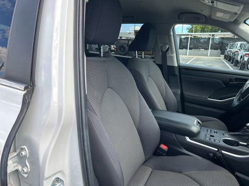Used 2023 Toyota Highlander L image 22