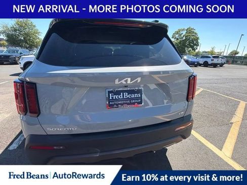 Used 2023 Kia Sorento S w/ Panoramic Sunroof Package AWD/4WD image 6