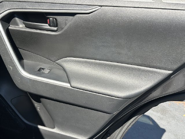 Used 2022 Toyota RAV4 LE FWD image 14