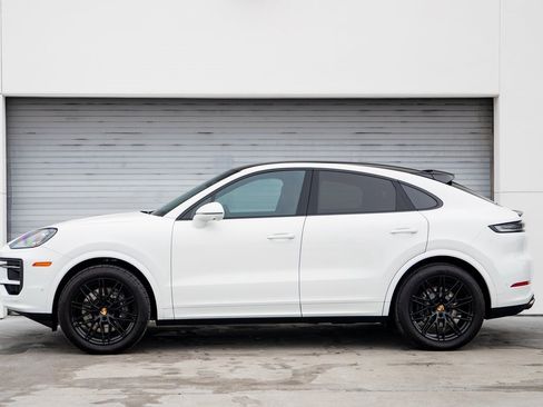 Certified 2024 Porsche Cayenne Coupe image 2