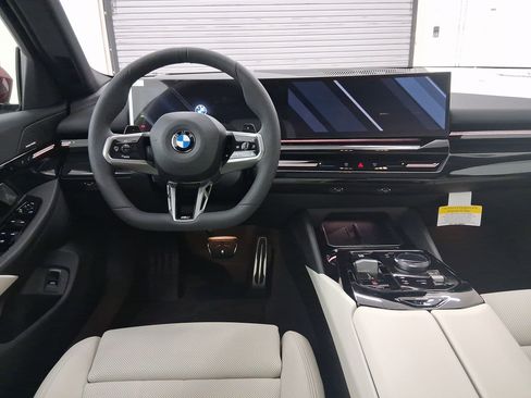 New 2026 BMW 530i xDrive w/ M Sport Package image 4