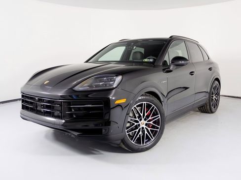 New 2026 Porsche Cayenne S image 1