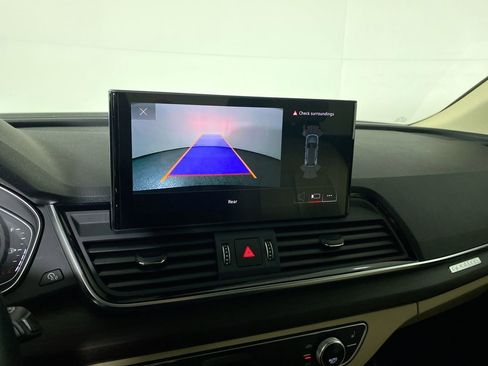 Used 2023 Audi Q5 Premium w/ Convenience Package image 5