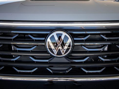 New 2026 Volkswagen Atlas Cross Sport SEL AWD/4WD image 8