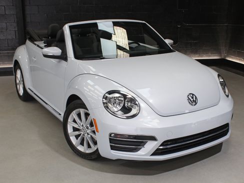 Used 2018 Volkswagen Beetle 2.0T SE FWD image 11