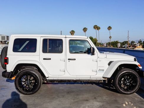 Used 2024 Jeep Wrangler Unlimited Sahara AWD/4WD image 13