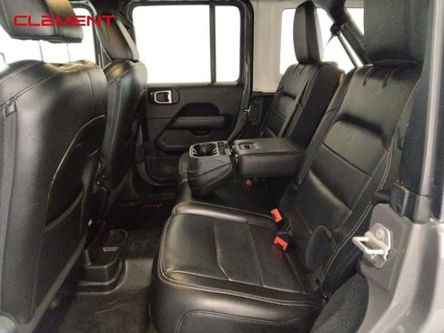 Used 2019 Jeep Wrangler Unlimited Sahara image 29