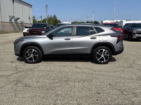 Certified 2024 Chevrolet Trax RS FWD image 2