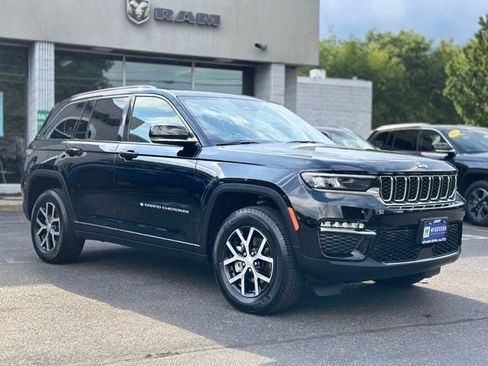 Used 2025 Jeep Grand Cherokee Limited AWD/4WD image 8