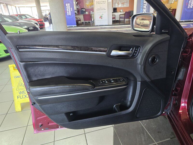 Used 2017 Chrysler 300 C w/ Harman/Kardon Audio Group RWD image 7