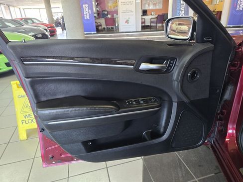 Used 2017 Chrysler 300 C w/ Harman/Kardon Audio Group image 7
