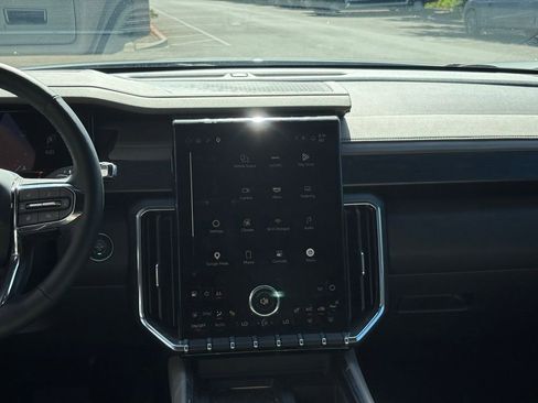 Used 2025 GMC Acadia Elevation FWD image 15