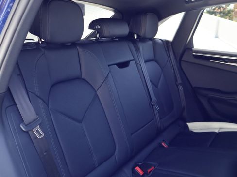 Certified 2025 Porsche Macan AWD/4WD image 22