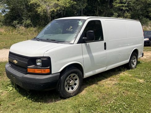 Used 2012 Chevrolet Express 1500 RWD image 2