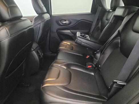 Used 2019 Jeep Cherokee Latitude Plus w/ Comfort/Convenience Group image 18