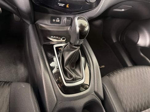 Used 2020 Nissan Rogue SV AWD/4WD image 16