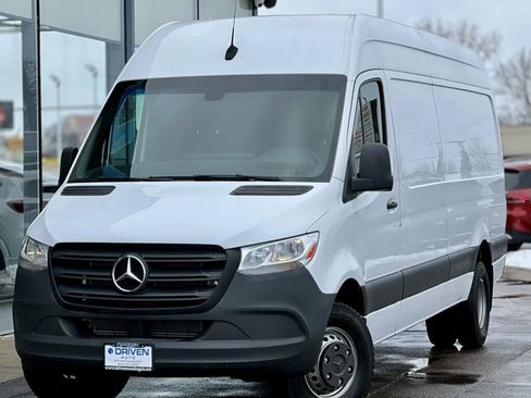 Used 2024 Mercedes-Benz Sprinter 3500 image 25