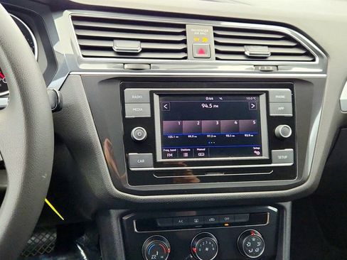 Used 2018 Volkswagen Tiguan S image 17