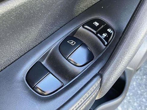 Used 2020 Nissan Rogue S image 14