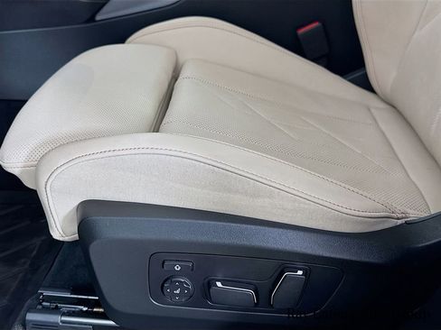 Used 2026 BMW X3 xDrive30 w/ Premium Package image 17