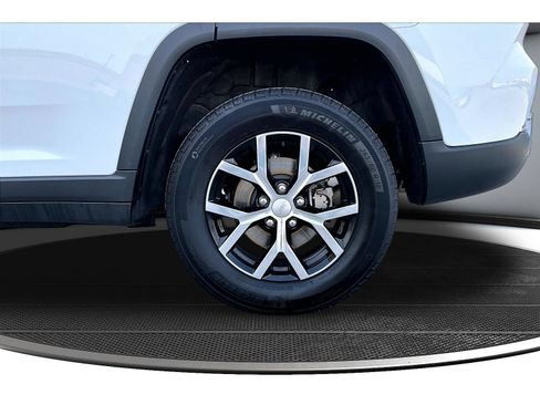 Certified 2025 Jeep Grand Cherokee Limited AWD/4WD image 40