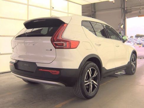 Used 2025 Volvo XC40 B5 Core AWD/4WD image 3