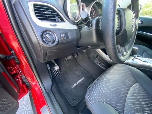 Used 2017 Dodge Journey SE image 31