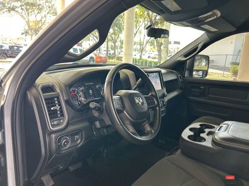 Used 2024 RAM 3500 Tradesman w/ Chrome Appearance Group image 6