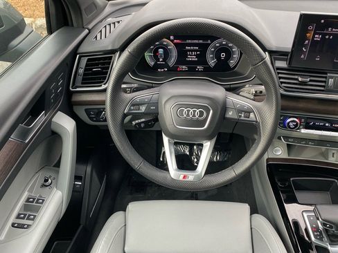 Used 2024 Audi Q5 e Premium Plus w/ Premium Plus Package image 7
