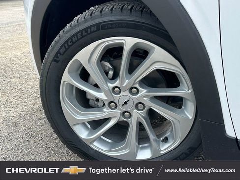 New 2027 Chevrolet Bolt LT FWD image 10