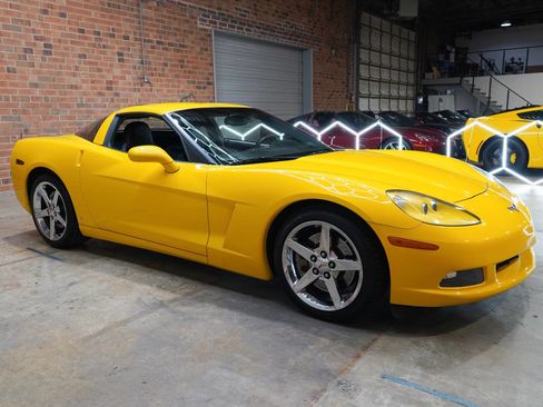 Used 2007 Chevrolet Corvette Coupe w/ Preferred Equipment Group RWD image 2