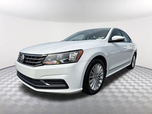 Used 2017 Volkswagen Passat 1.8T SE FWD image 1