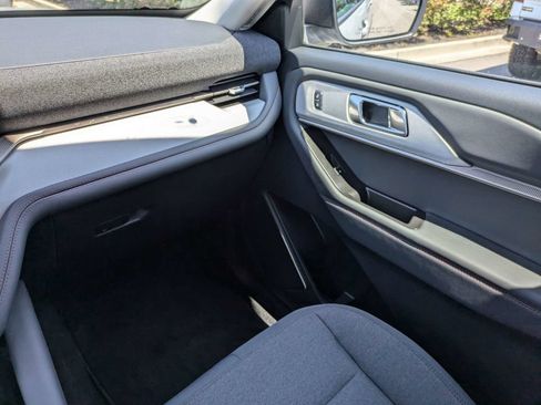 New 2026 Ford Explorer Active RWD image 18