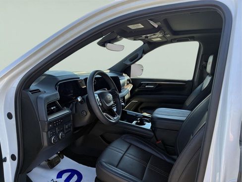 Used 2025 Chevrolet Tahoe High Country AWD/4WD image 22