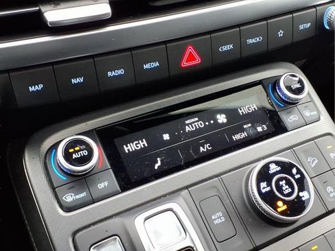 Used 2024 Hyundai Palisade Calligraphy image 10