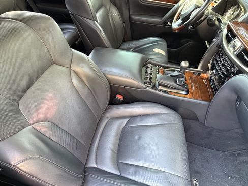 Used 2020 Lexus LX 570 4WD w/ Luxury Package image 44