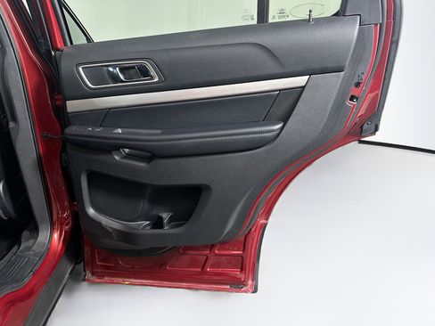 Used 2017 Ford Explorer XLT w/ Equipment Group 202A FWD image 32