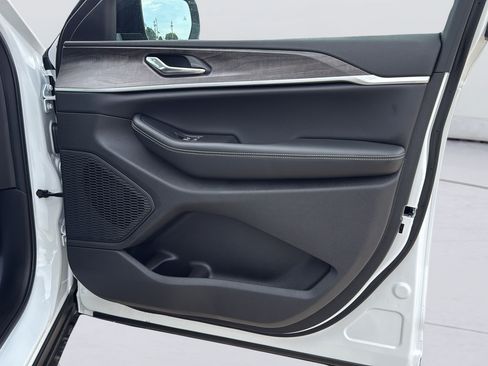 New 2026 Jeep Grand Cherokee Altitude AWD/4WD image 10