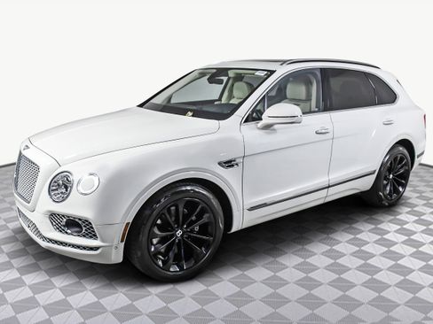 Used 2017 Bentley Bentayga image 4