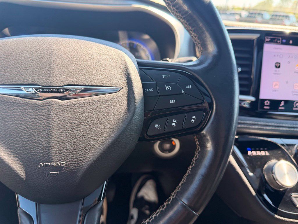 Used 2021 Chrysler Pacifica Touring-L w/ Uconnect Theater Family Group AWD/4WD image 39