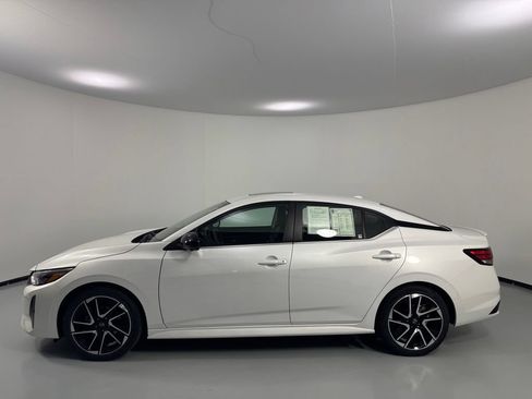 Used 2024 Nissan Sentra SR w/ SR Premium Package FWD image 4
